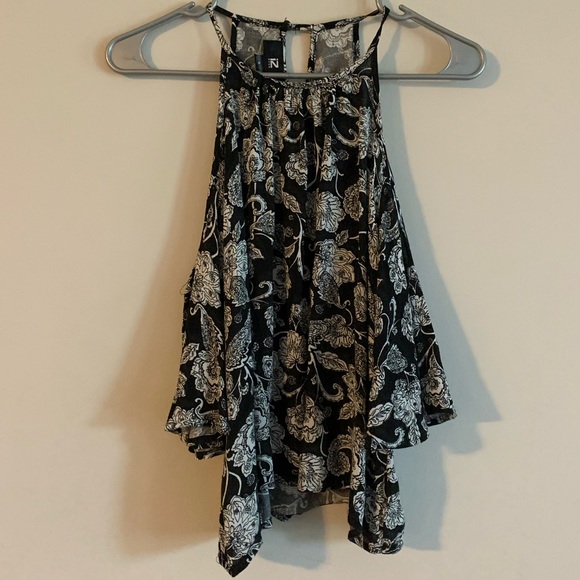 Cute iZ BYER off shoulder black and white floral top - Picture 2 of 6